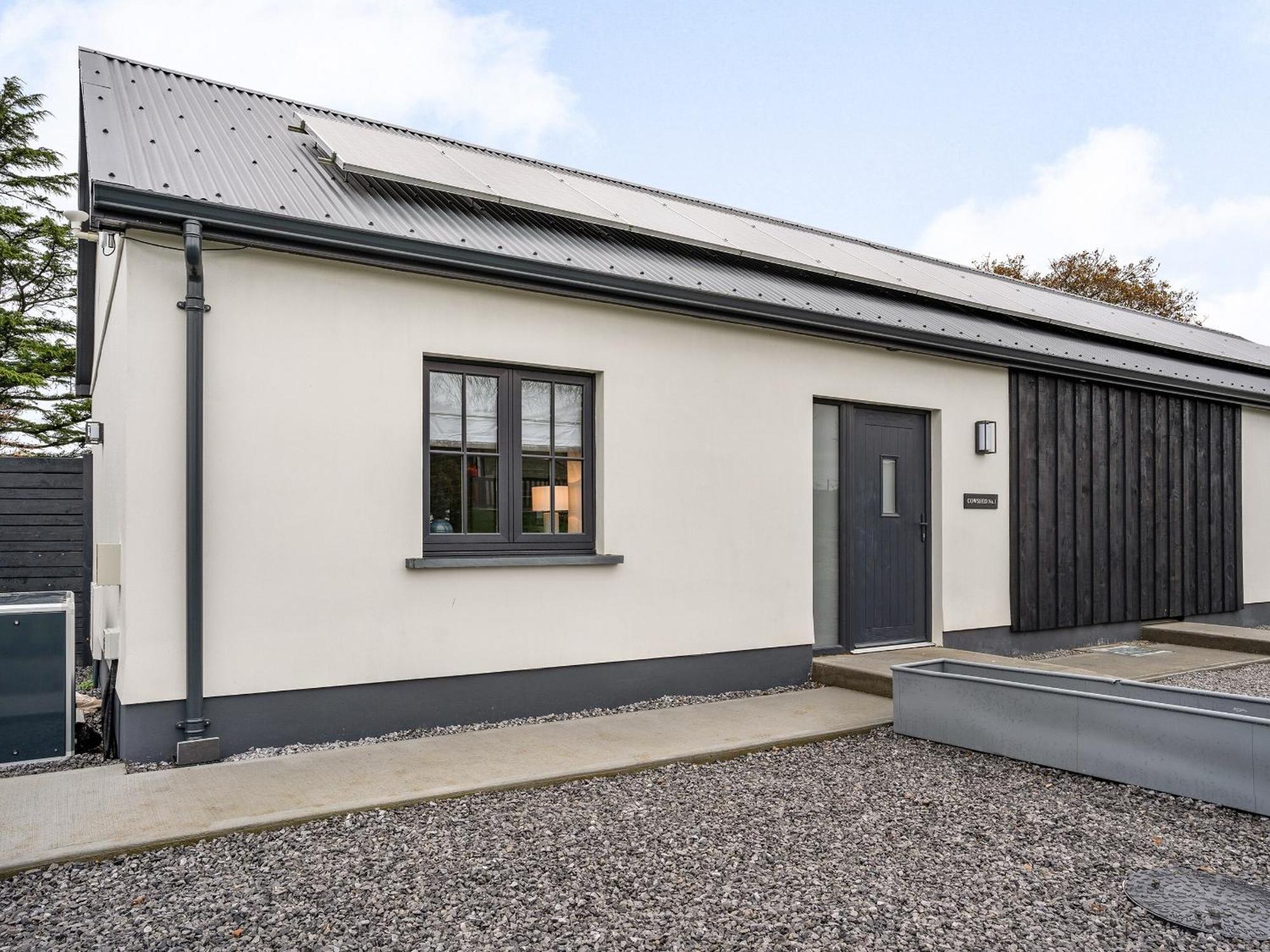Вилла Cowshed 1 - Uk35456 Whitland Экстерьер фото